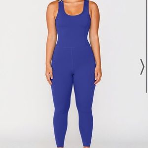 Set active SPORTBODY™ SPORTYSUIT - JETSETTER × 1
M